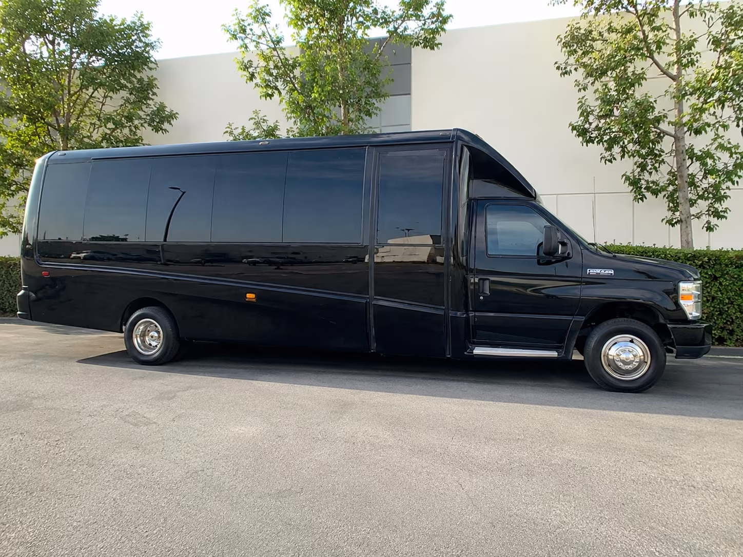 cheer on the mavericks and stars at american airlines center with easy group transportation