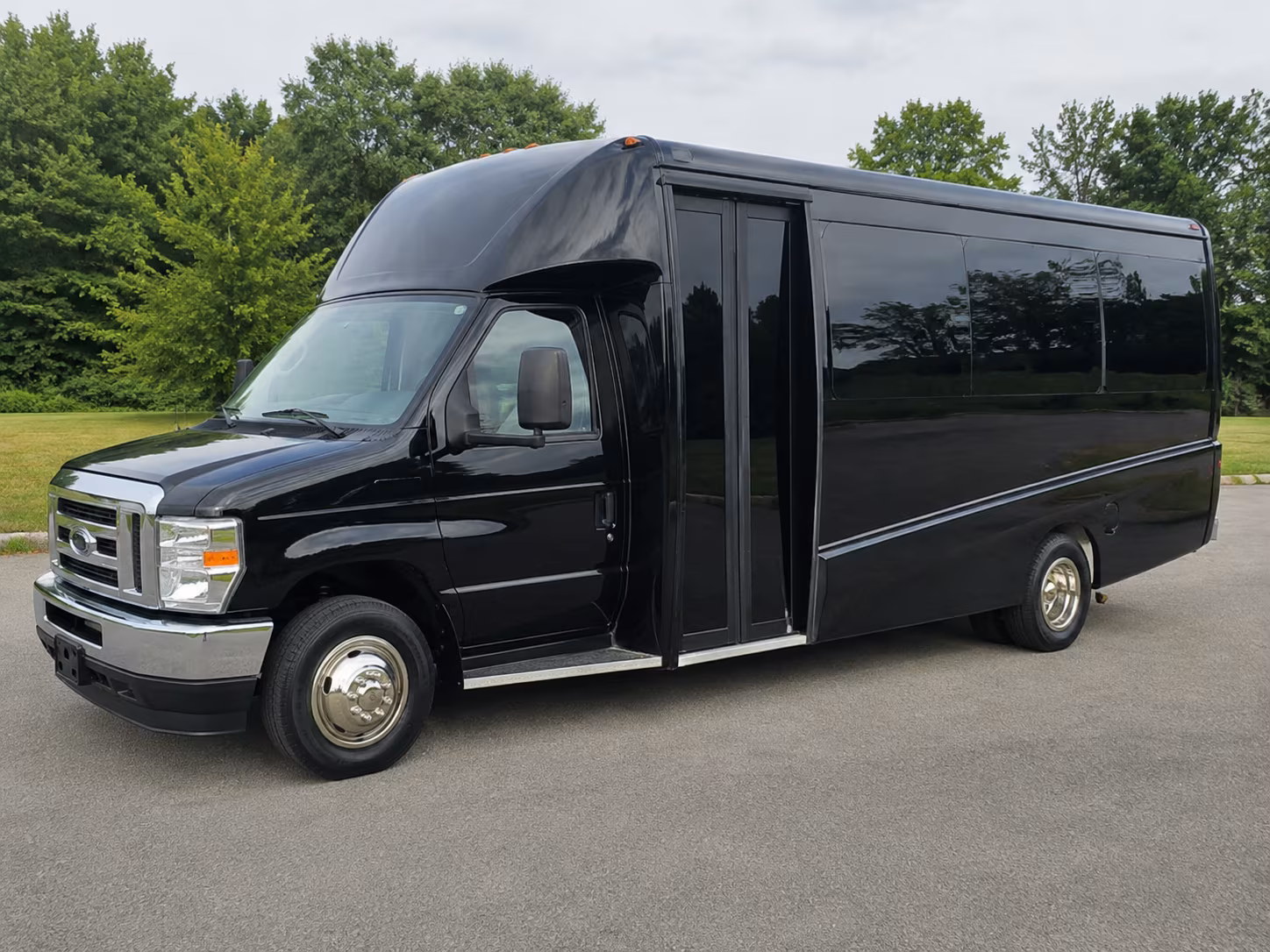 rowlett ride to the game in comfort with a rowlett charter bus
