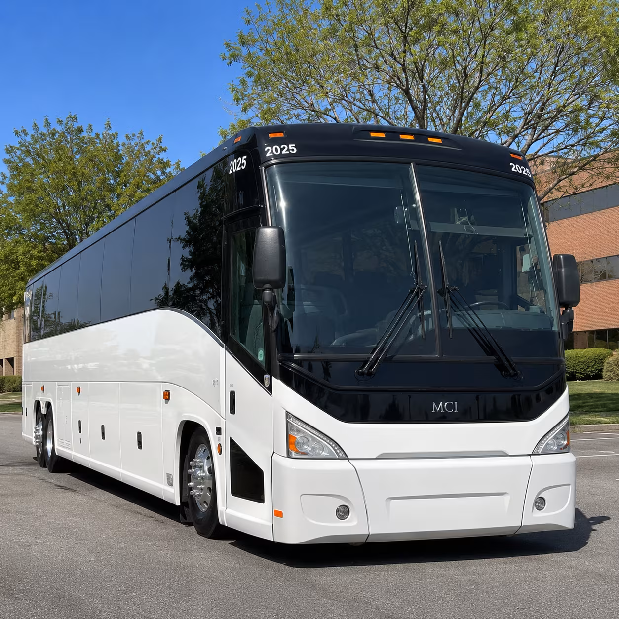 shuttle government personnel between garland and dallas federal facilities with ease