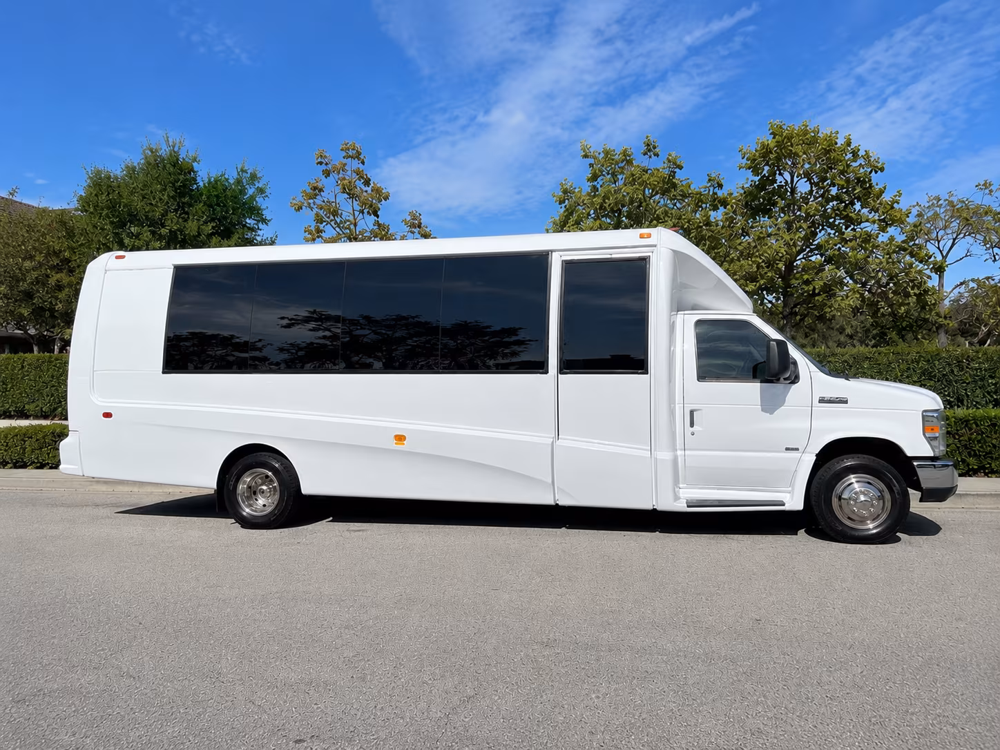 shuttle your guests between hotels and lake ray hubbard venues without the parking nightmare